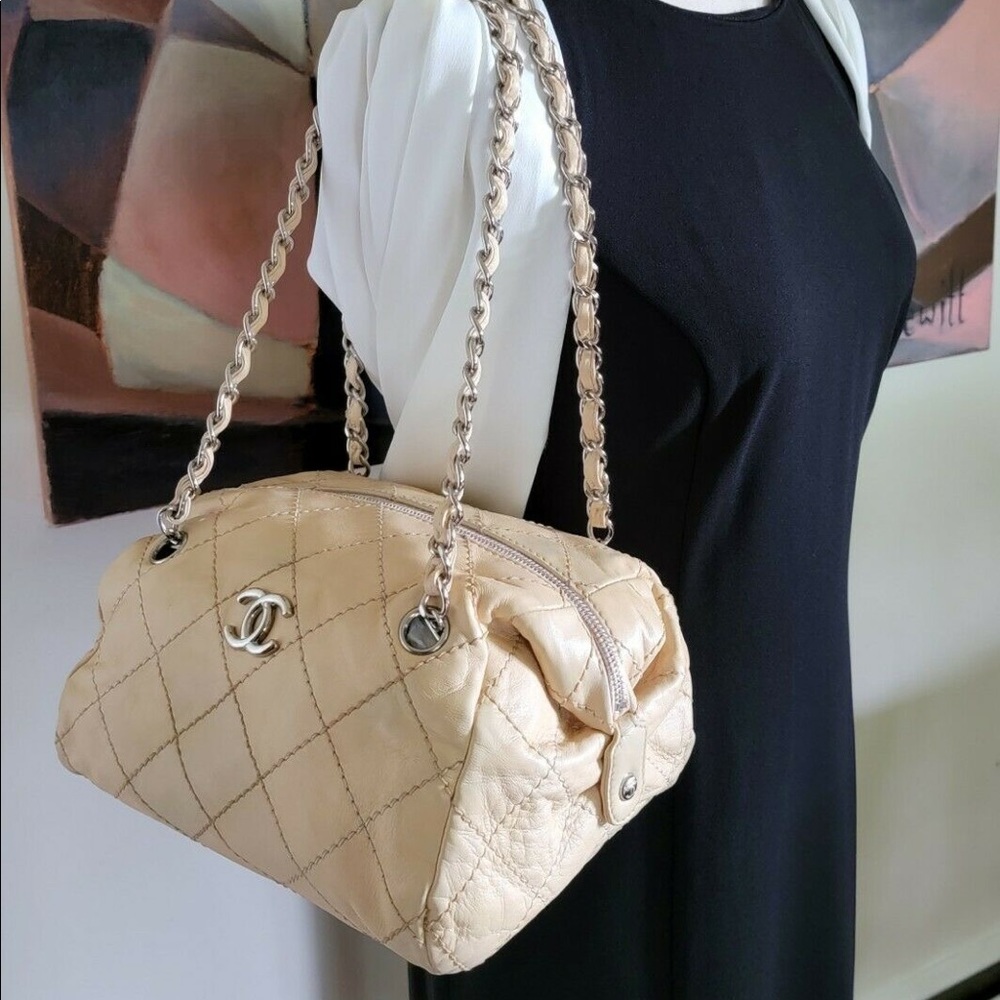 Chanel Authentic Beige Lambskin Bag - Picture 4 of 12